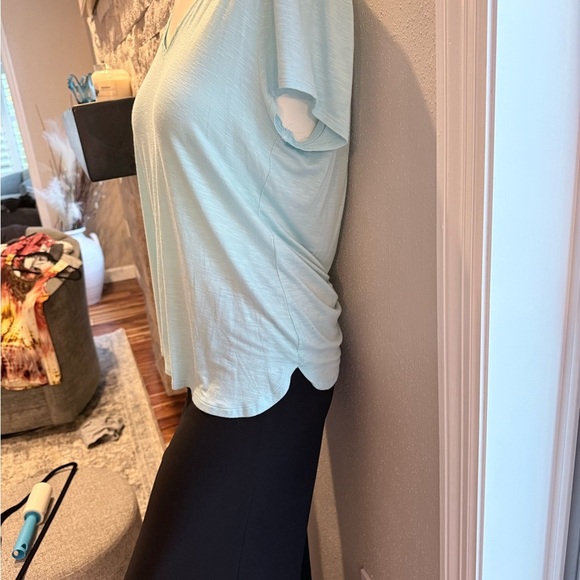 White House Black Market | Light Blue V-Neck Tee | Size L - Picture 4 of 10